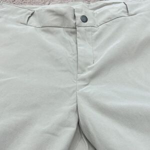 Columbia Omni shield world traveler khaki short 14